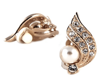 Studs - Freshwater Pearl Leaf Stud